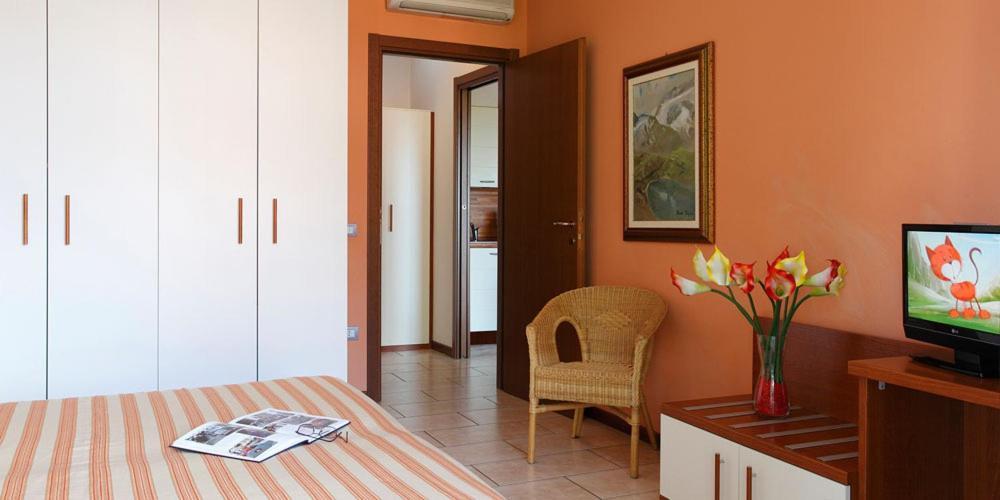 Residence Spiaggia D'Oro Десенцано дел Гарда Екстериор снимка