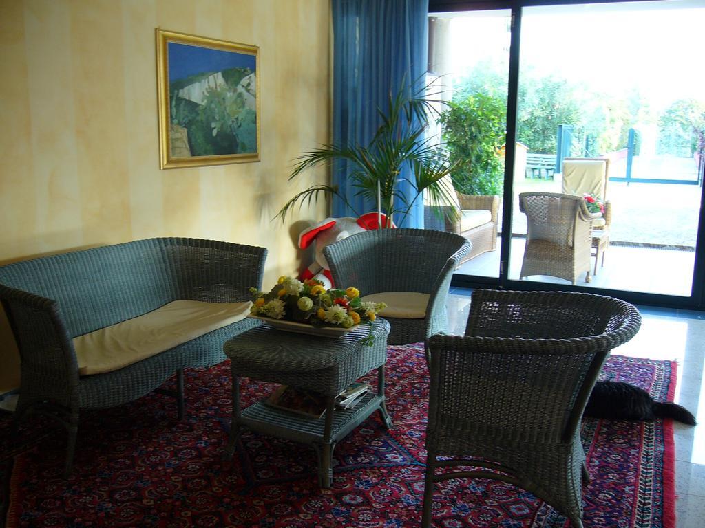 Residence Spiaggia D'Oro Десенцано дел Гарда Екстериор снимка