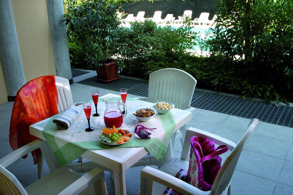 Residence Spiaggia D'Oro Десенцано дел Гарда Екстериор снимка