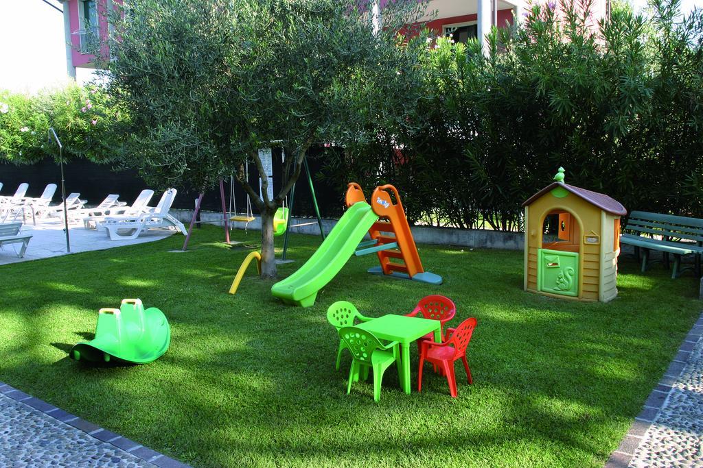 Residence Spiaggia D'Oro Десенцано дел Гарда Екстериор снимка