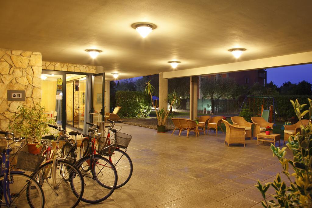 Residence Spiaggia D'Oro Десенцано дел Гарда Екстериор снимка