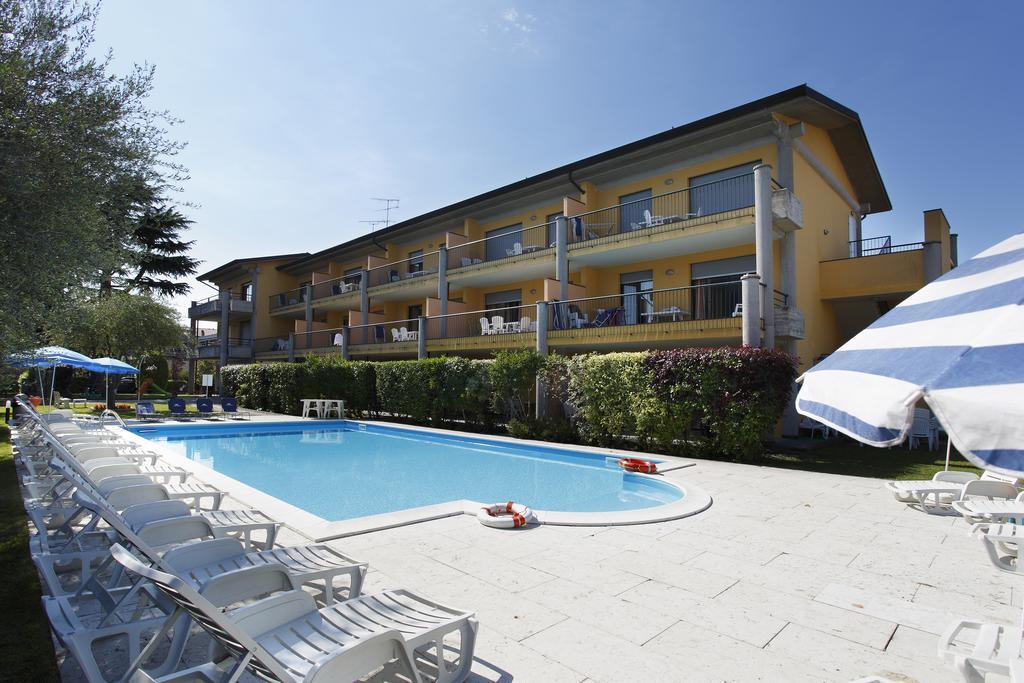 Residence Spiaggia D'Oro Десенцано дел Гарда Екстериор снимка